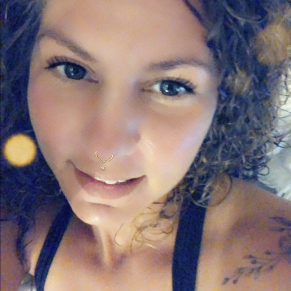 Meet your Posher, Stephanie - Picture 3 of 3